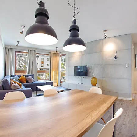 Aquarius, Sun & Snow *