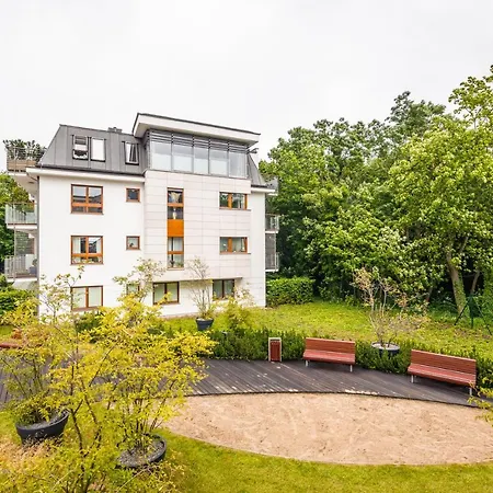 Aquarius, Sun & Snow *