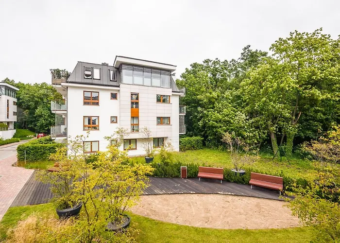 Aquarius, Sun & Snow *